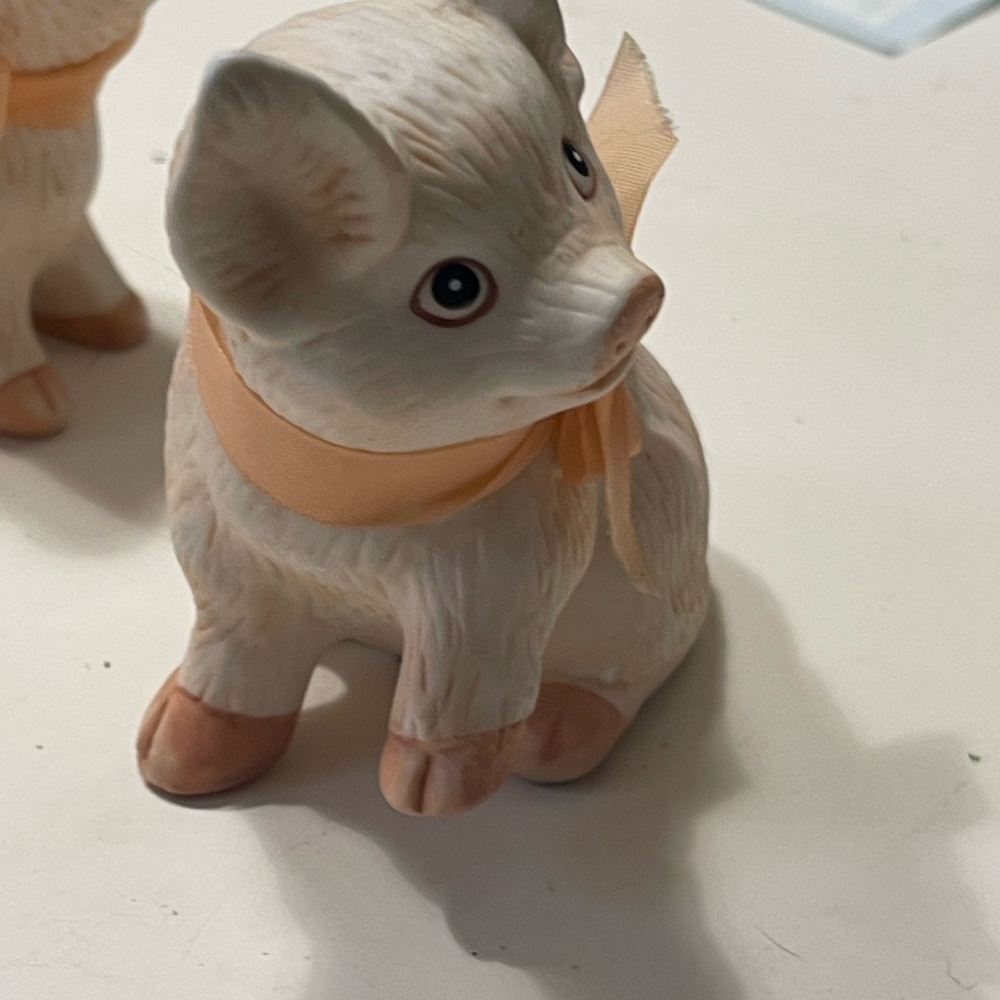 2 Pig Fingurines ENESCO Hand Painted Bisque 2.5” - Picture 7 of 9